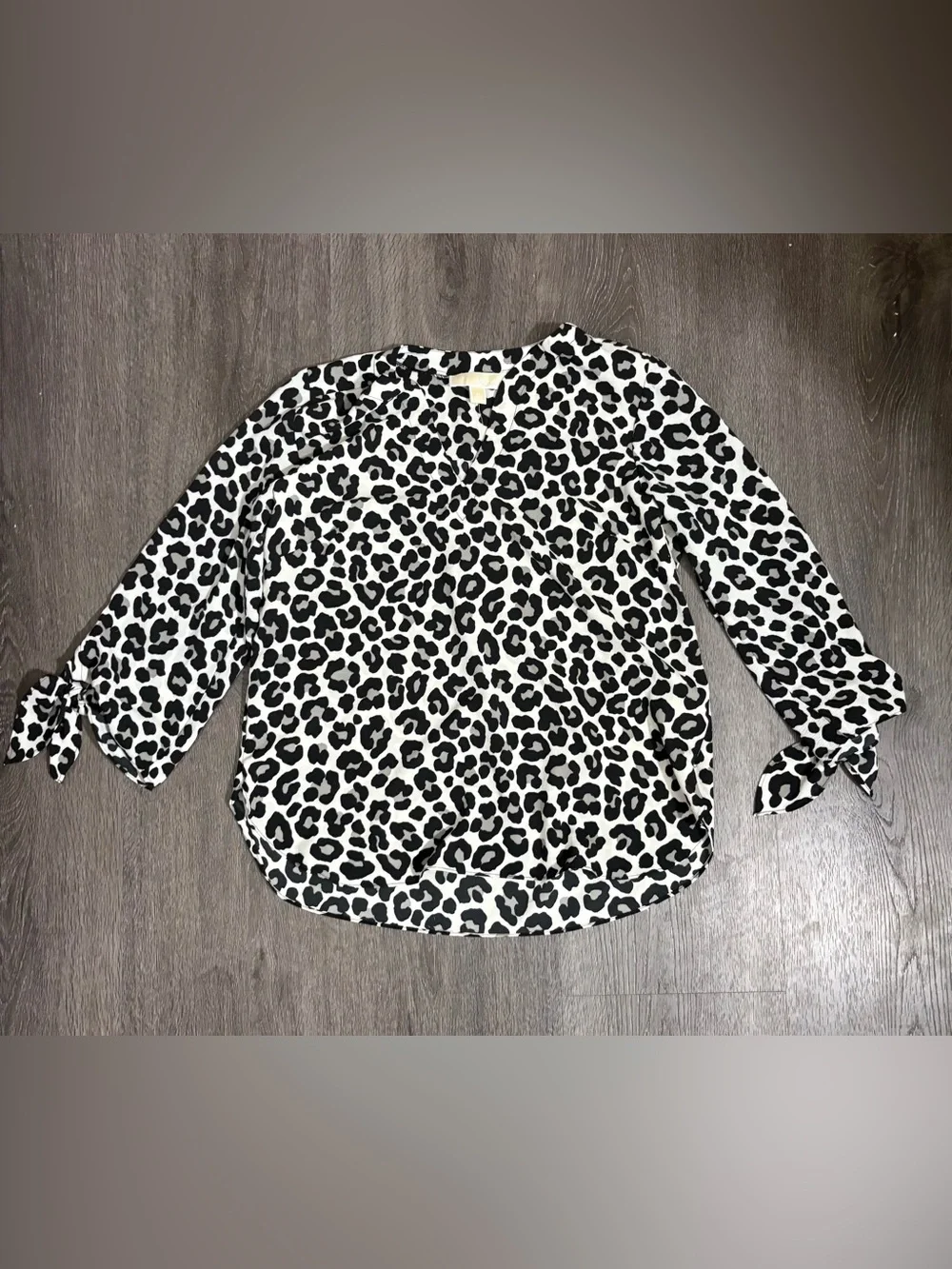 NWT Michael Kors MK Medium Leopard Print Blouse V-Neck 3/4 Sleeve W/ Tie Detail
